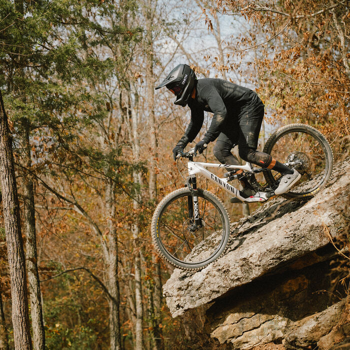 Hardline Carbon Mips®, Matte Black Carbon, hi-res